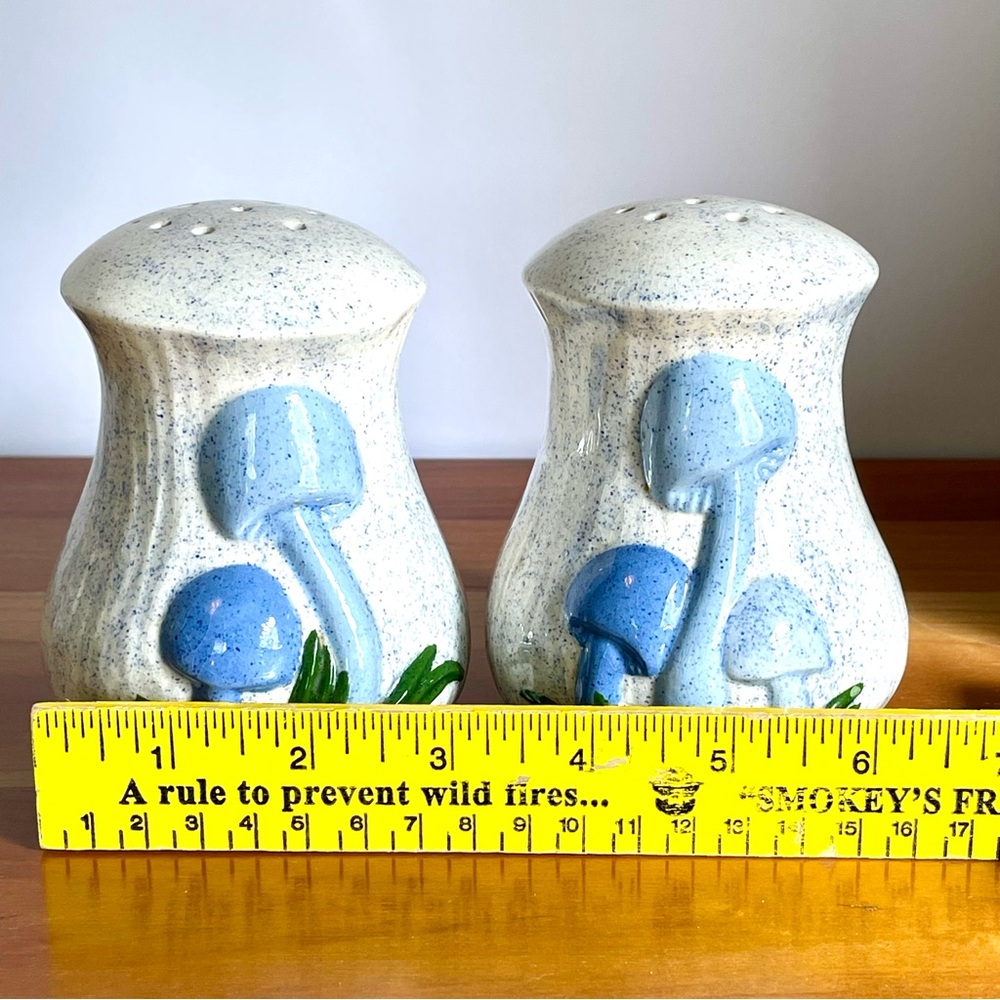 Blue Mushroom Ceramic Salt & Pepper Shakers 1970s - Picture 13 of 14